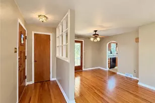 1143 Greentree Rd, Green Tree, PA 15220 - Photo 4