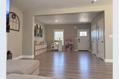 122 Kruger Cir, Forward Township, PA 16033 - Photo 6