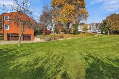 869 Hillcrest Cir, Marshall, PA 15090 - Photo 2