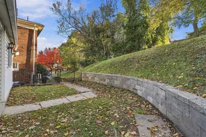 3009 Universal St, Pittsburgh, PA 15204 - Photo 28