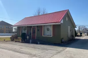 207 S Market St, Carmichaels-Cumberland, PA 15320 - Photo 1