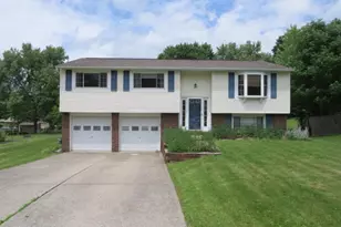 903 Fox Run Cir, Cranberry Township, PA 16066 - Photo 1