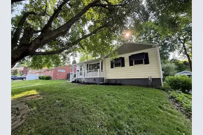 327 Mount Vernon Dr, Ellwood City, PA 16117 - Photo 1