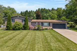 381 Golden Grove Rd, Economy, PA 15005 - Photo 1