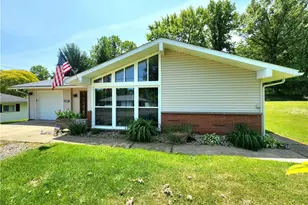 2490 Victoria Dr, Hermitage, PA 16148 - Photo 1