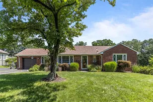 732 Rolling Green Dr, Bethel Park, PA 15102 - Photo 1