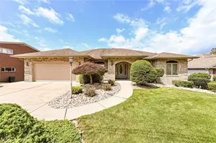 615 Pennsylvania Blvd, Jeannette, PA 15644 - Photo 1