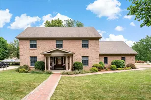 620 Inglefield Dr, Pittsburgh, PA 15236 - Photo 1