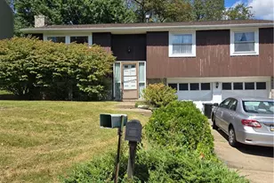 108 Mifflin Hills Dr, West Mifflin, PA 15122 - Photo 1