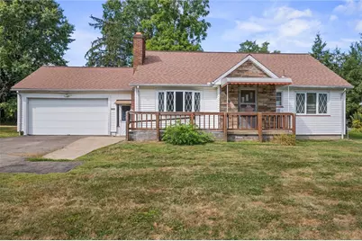 1704 Shady Dr, Farrell, PA 16121 - Photo 1