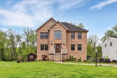 699 Surfside Dr, Pittsburgh, PA 15239 - Photo 1