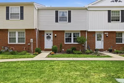 304 Countryside Dr, Robinson Twp, PA 15136 - Photo 1