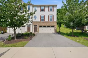 8034 Hinsdale Ln, South Fayette, PA 15057 - Photo 1
