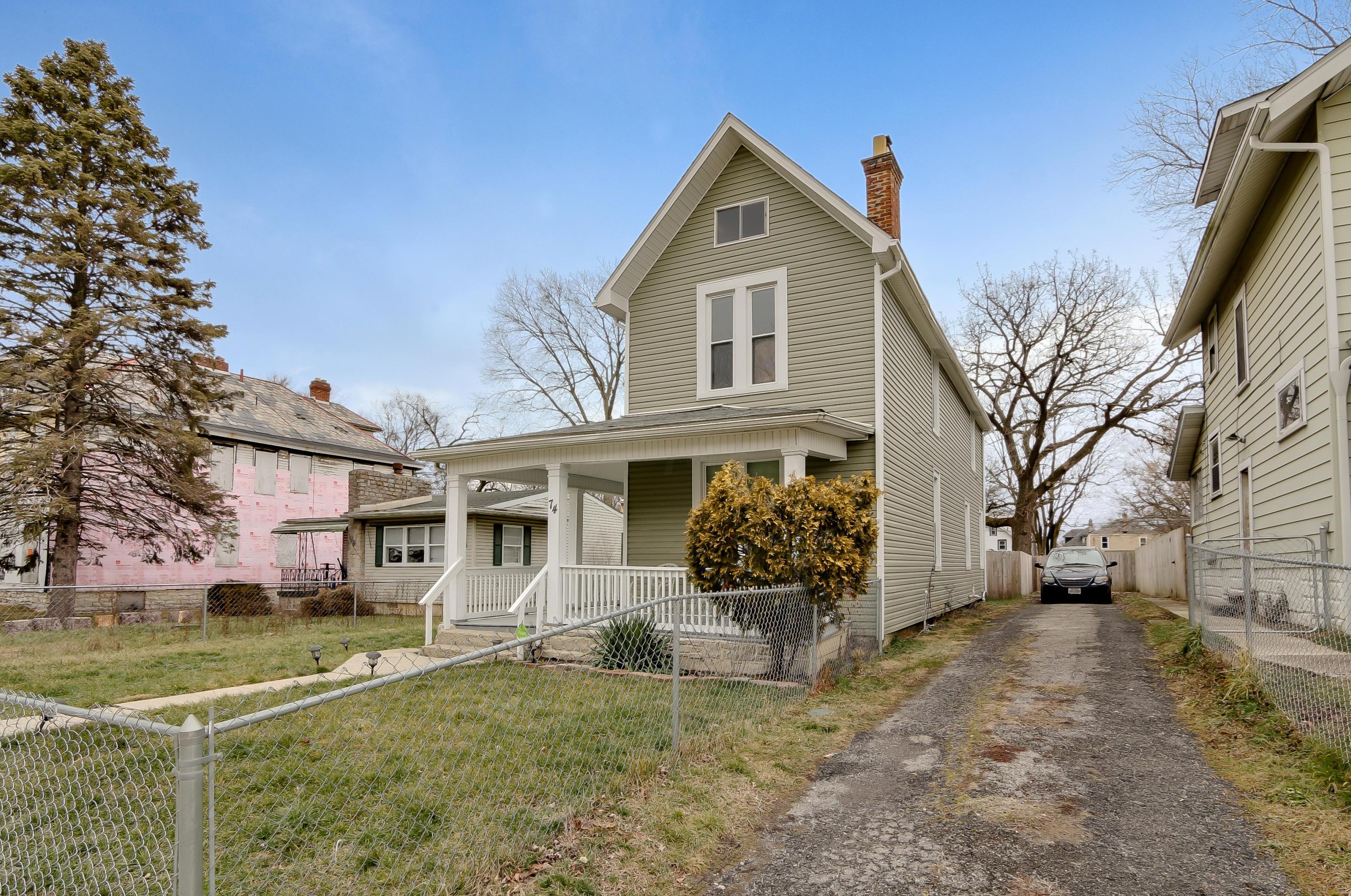 74 Whitethorne Ave, Columbus, OH 43223-1121