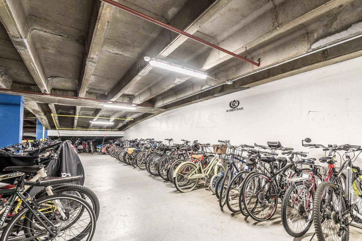 1000 Urlin Ave, Columbus OH  43212-3300 exterior