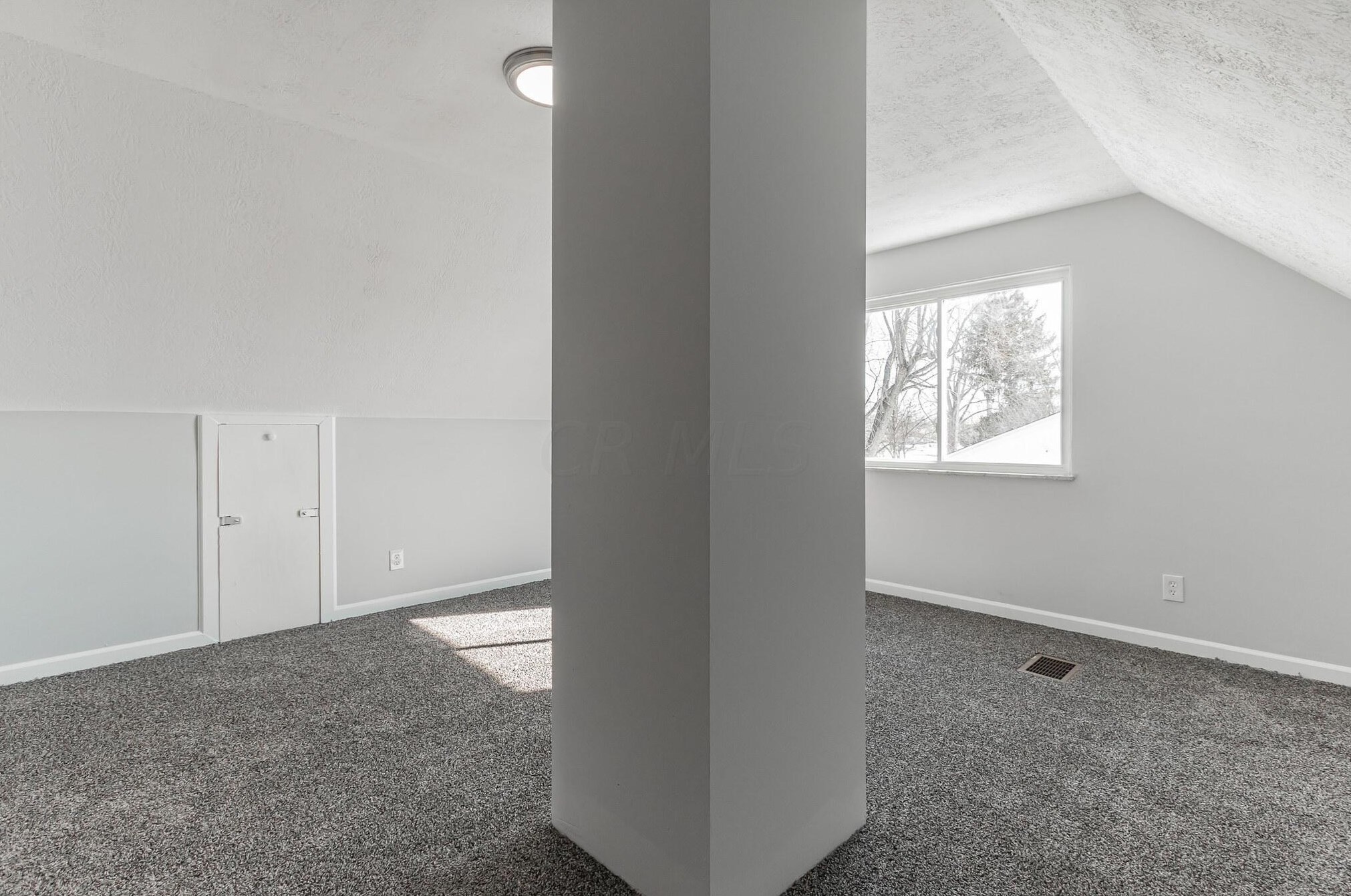 2165 Brentnell Ave, Columbus OH 43211-1911 exterior