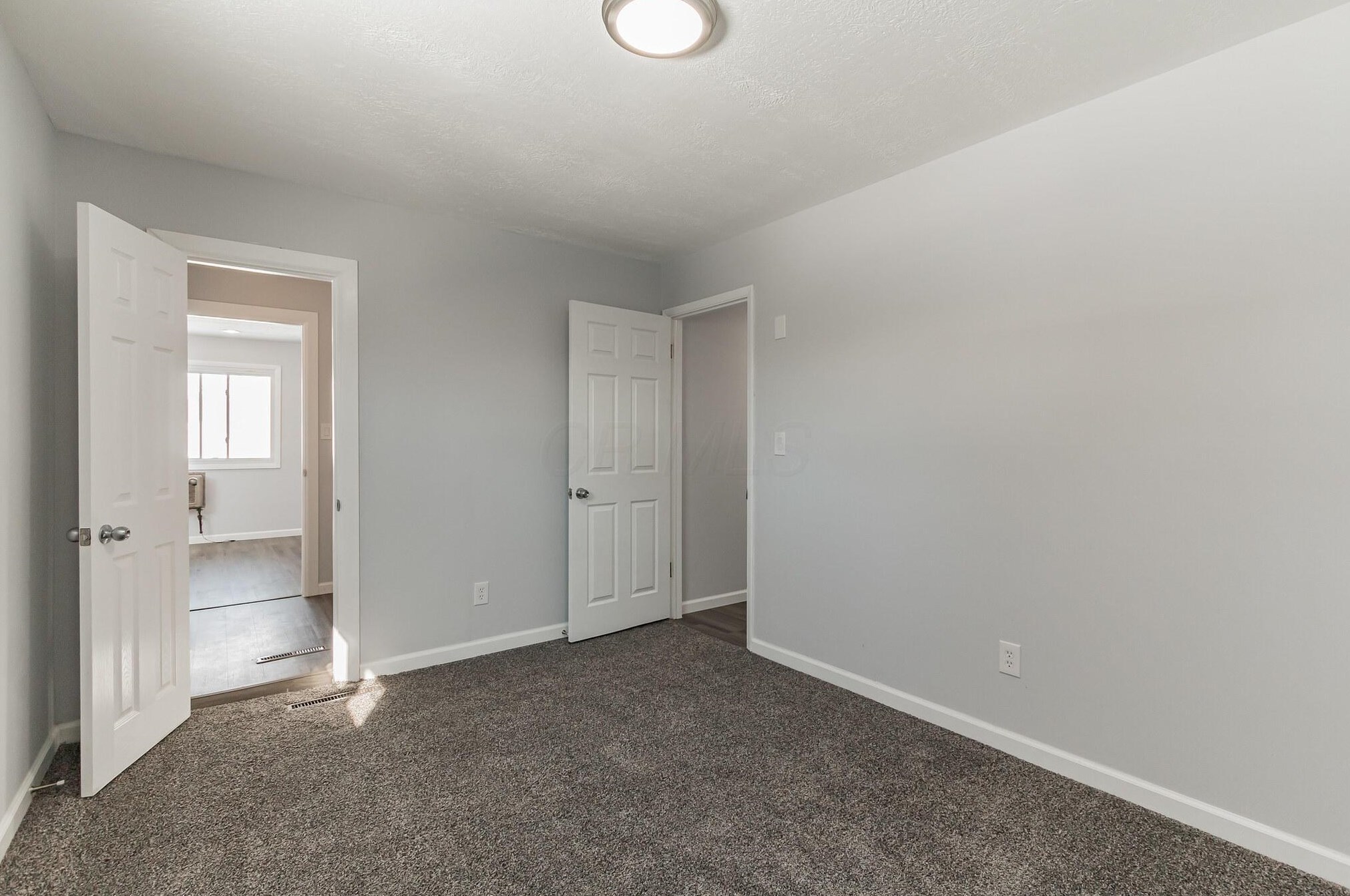 2165 Brentnell Ave, Columbus OH 43211-1911 exterior