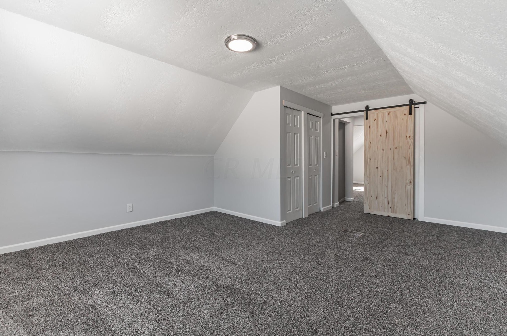 2165 Brentnell Ave, Columbus OH 43211-1911 exterior