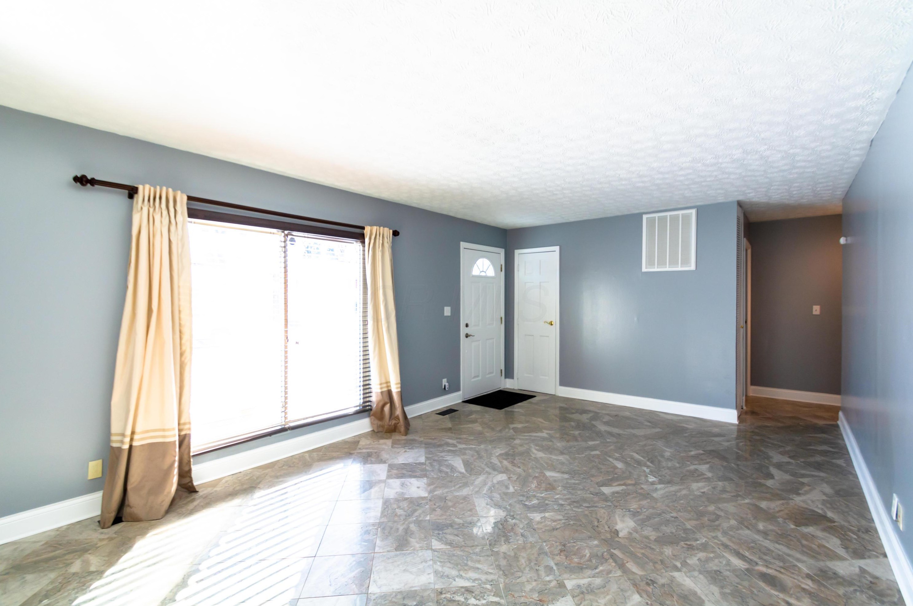 185 Prince Of Wales Dr, Columbus, OH 43230-2448