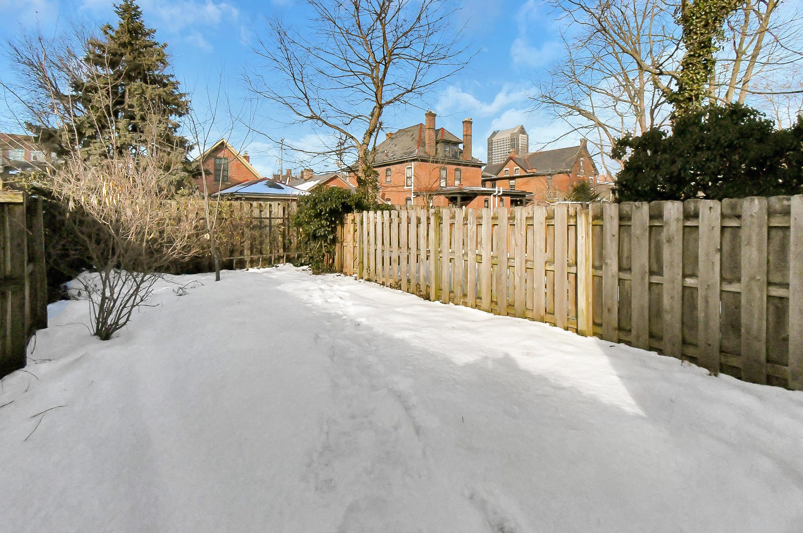 625 Lazelle St, Columbus OH 43206-1160 exterior