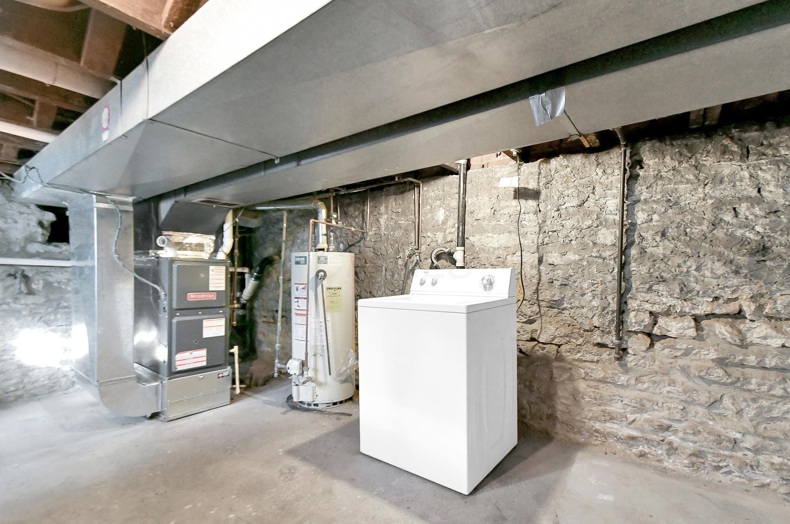 625 Lazelle St, Columbus OH 43206-1160 exterior