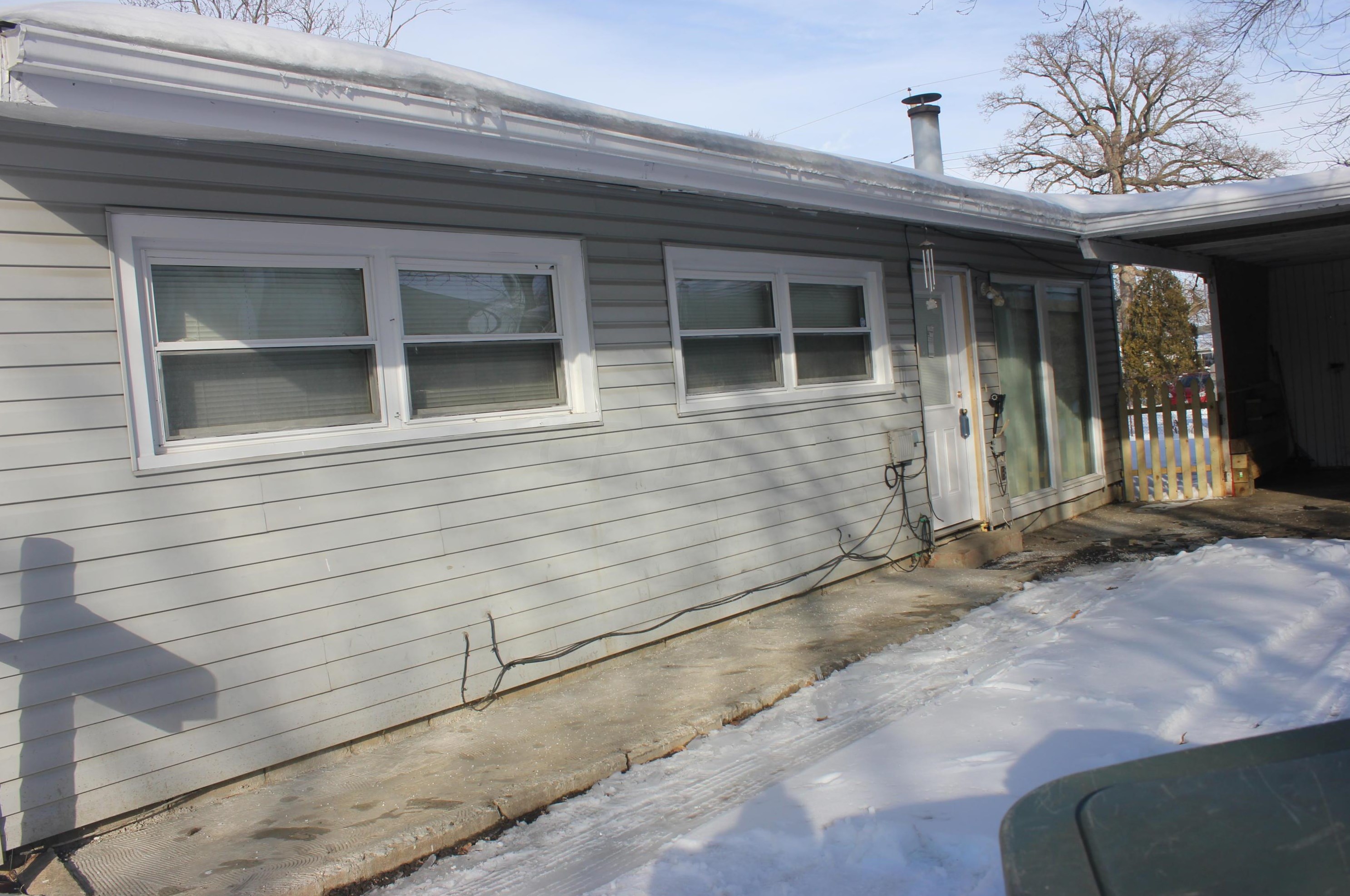 864 Mark Pl, Columbus OH 43204-1732 exterior