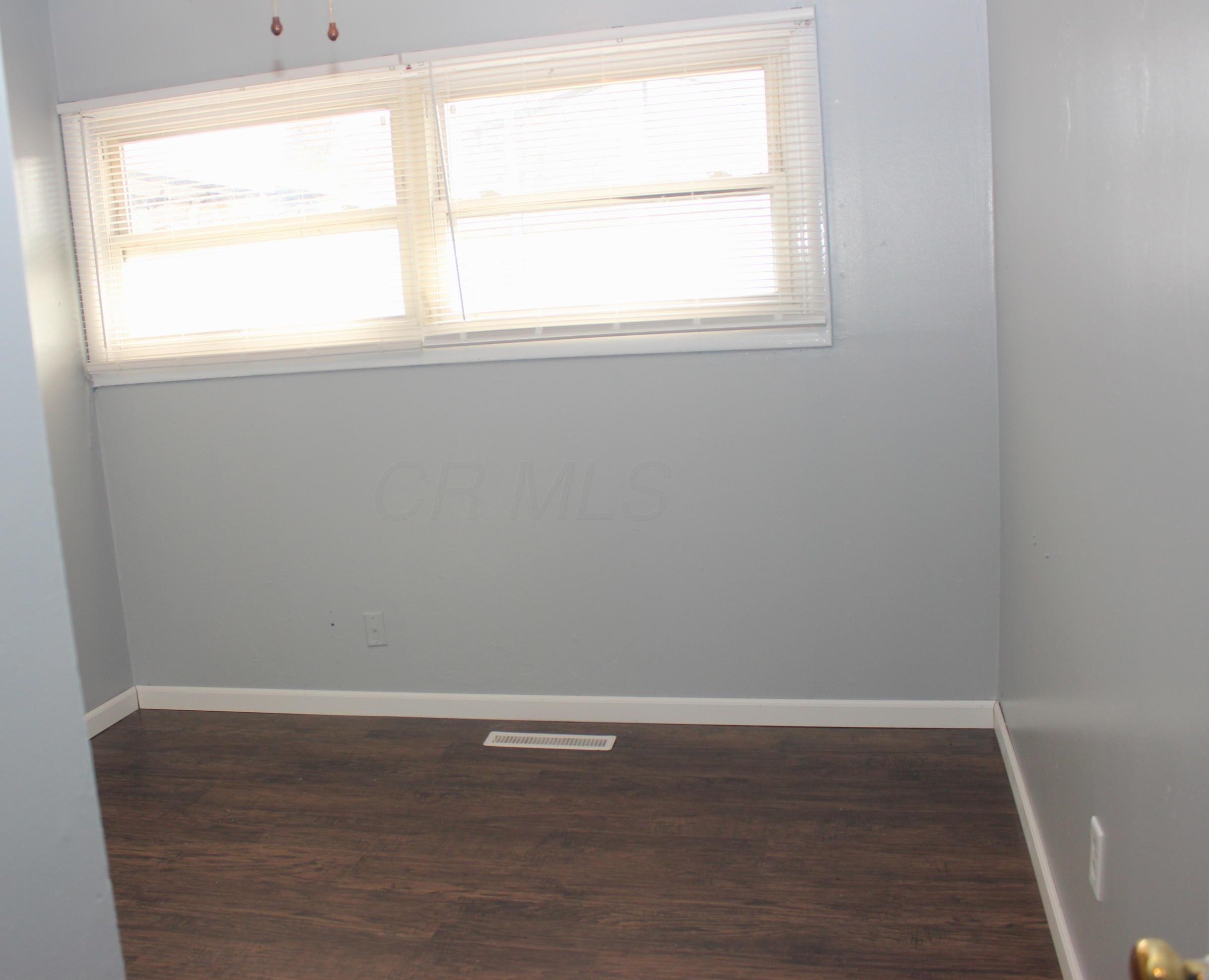 864 Mark Pl, Columbus OH 43204-1732 exterior