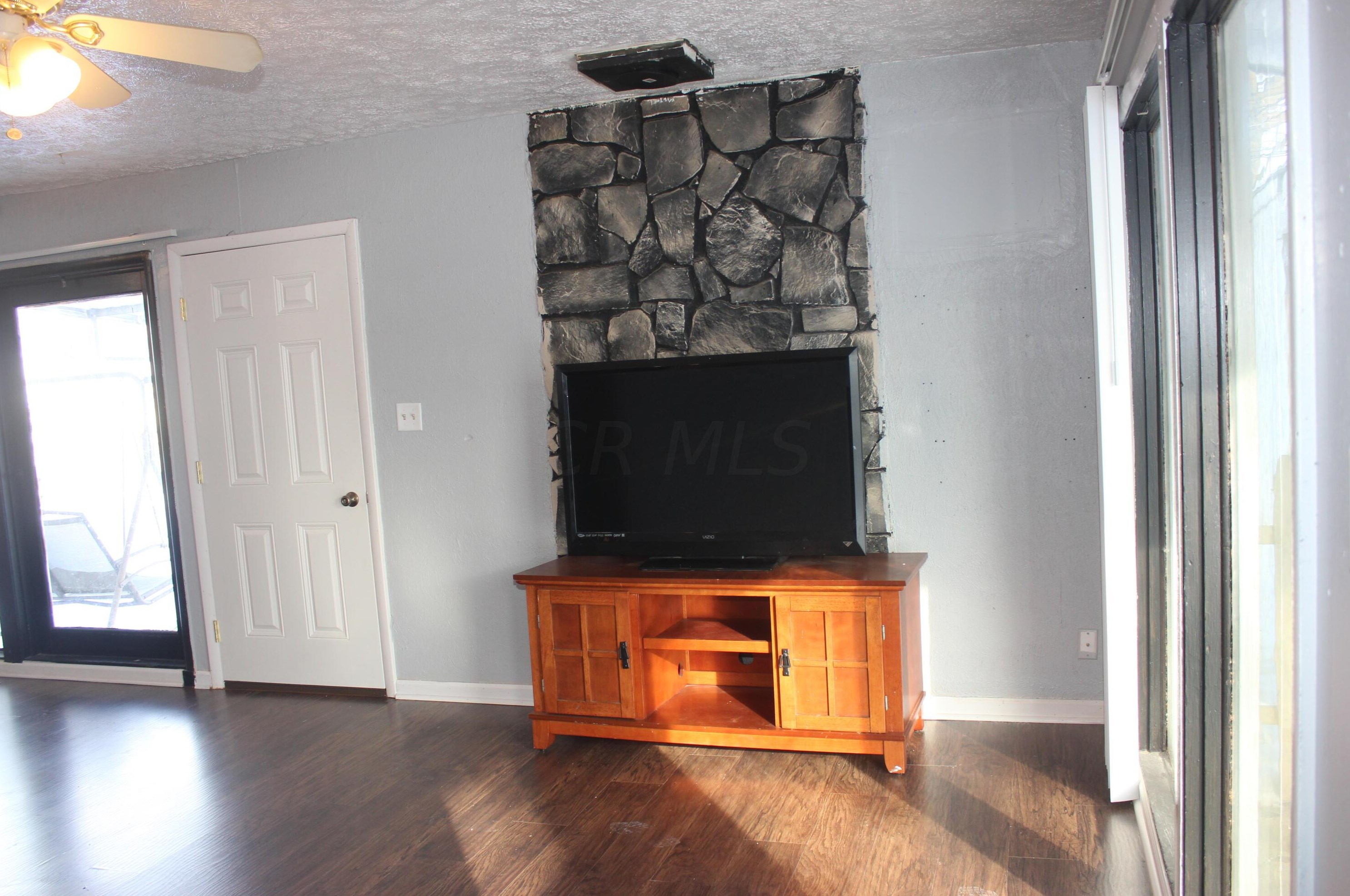 864 Mark Pl, Columbus OH 43204-1732 exterior