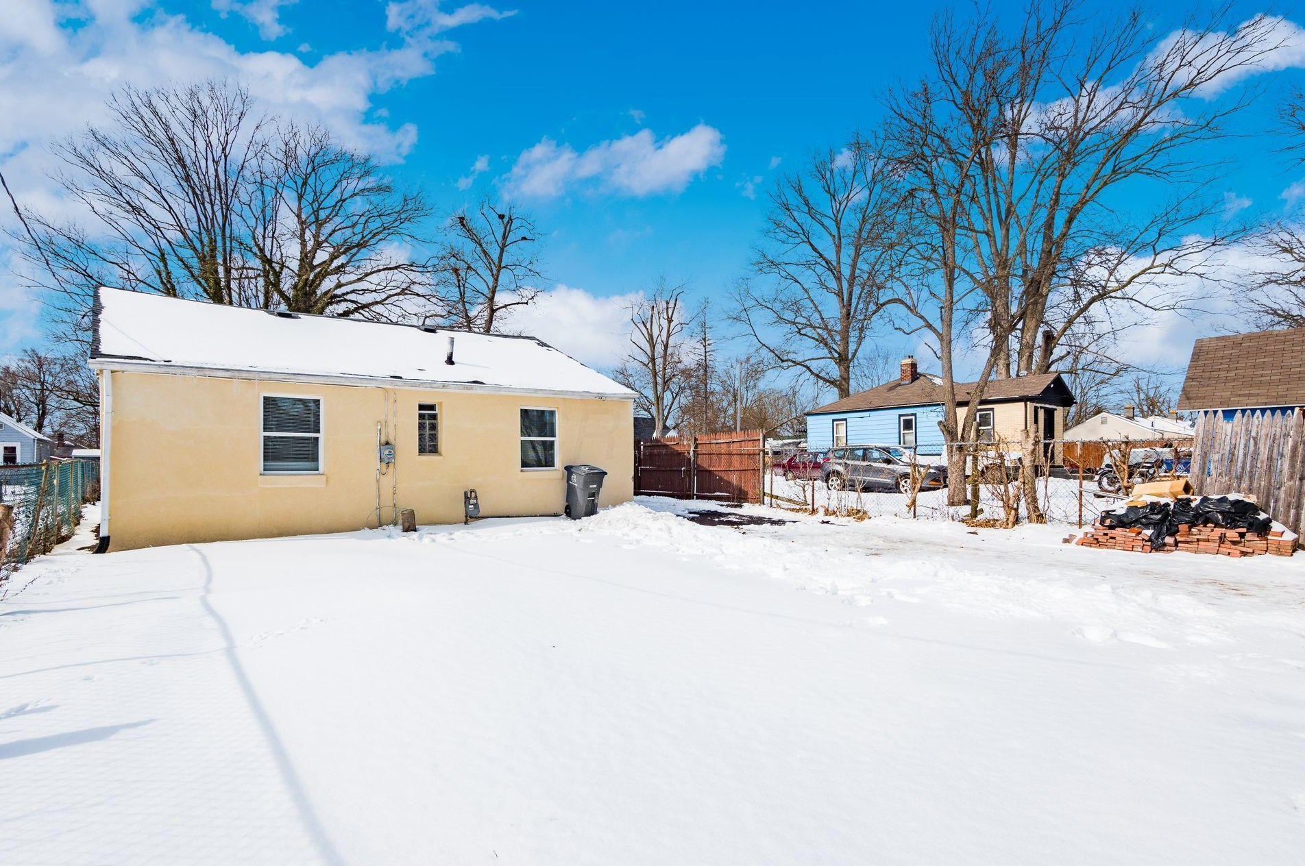 2230 Mcguffey Rd, Columbus OH 43211-2021 exterior