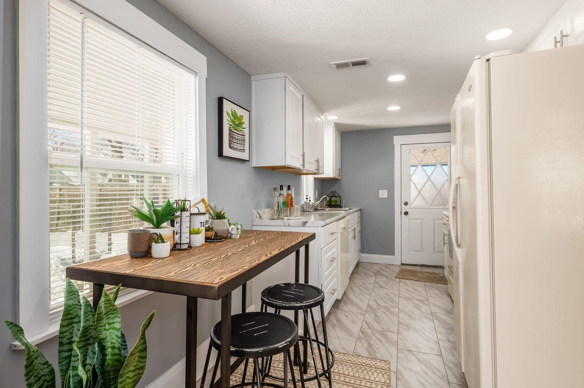 2230 Mcguffey Rd, Columbus OH 43211-2021 exterior