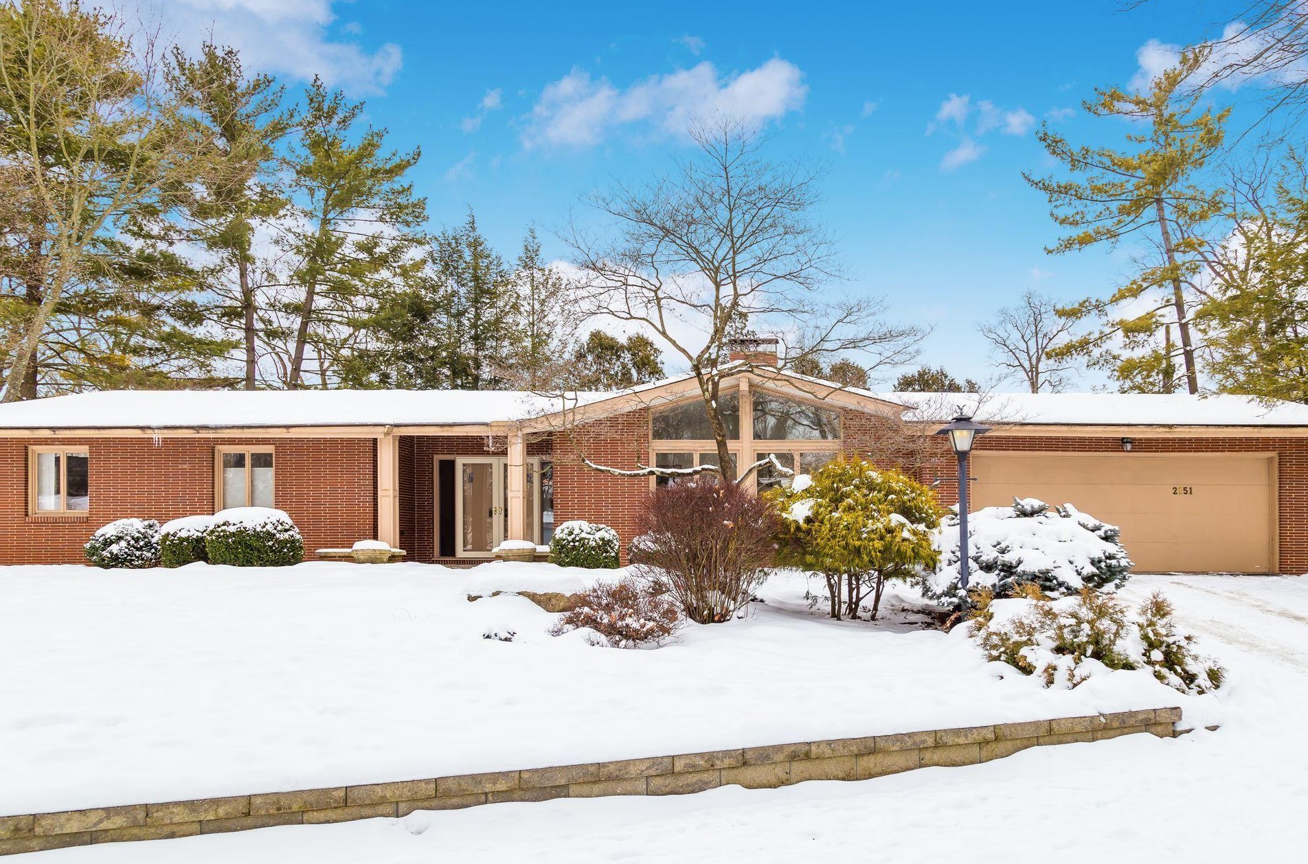 2151 Lytham Rd, Columbus, OH 43220-4633