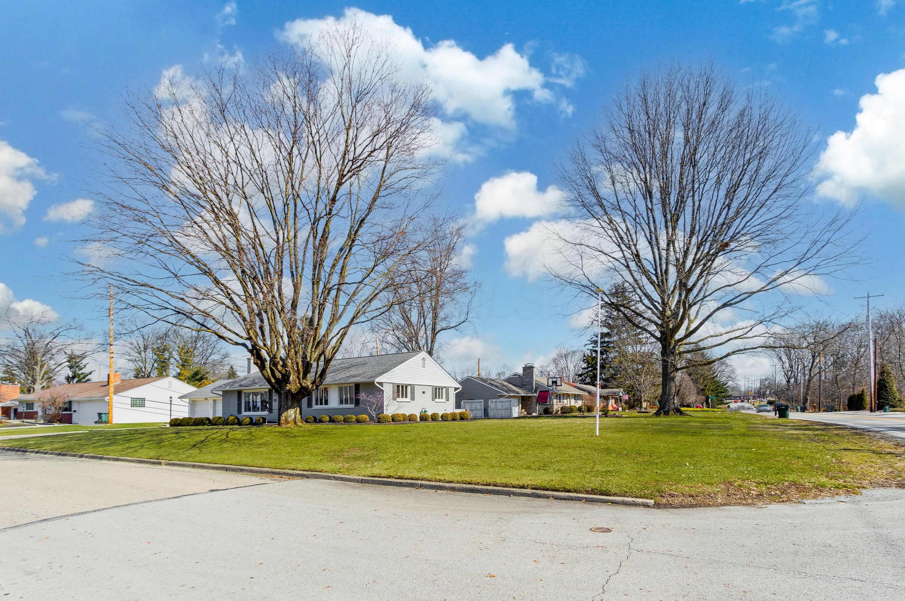 602 Cooke Rd, Columbus OH 43214-2822 exterior