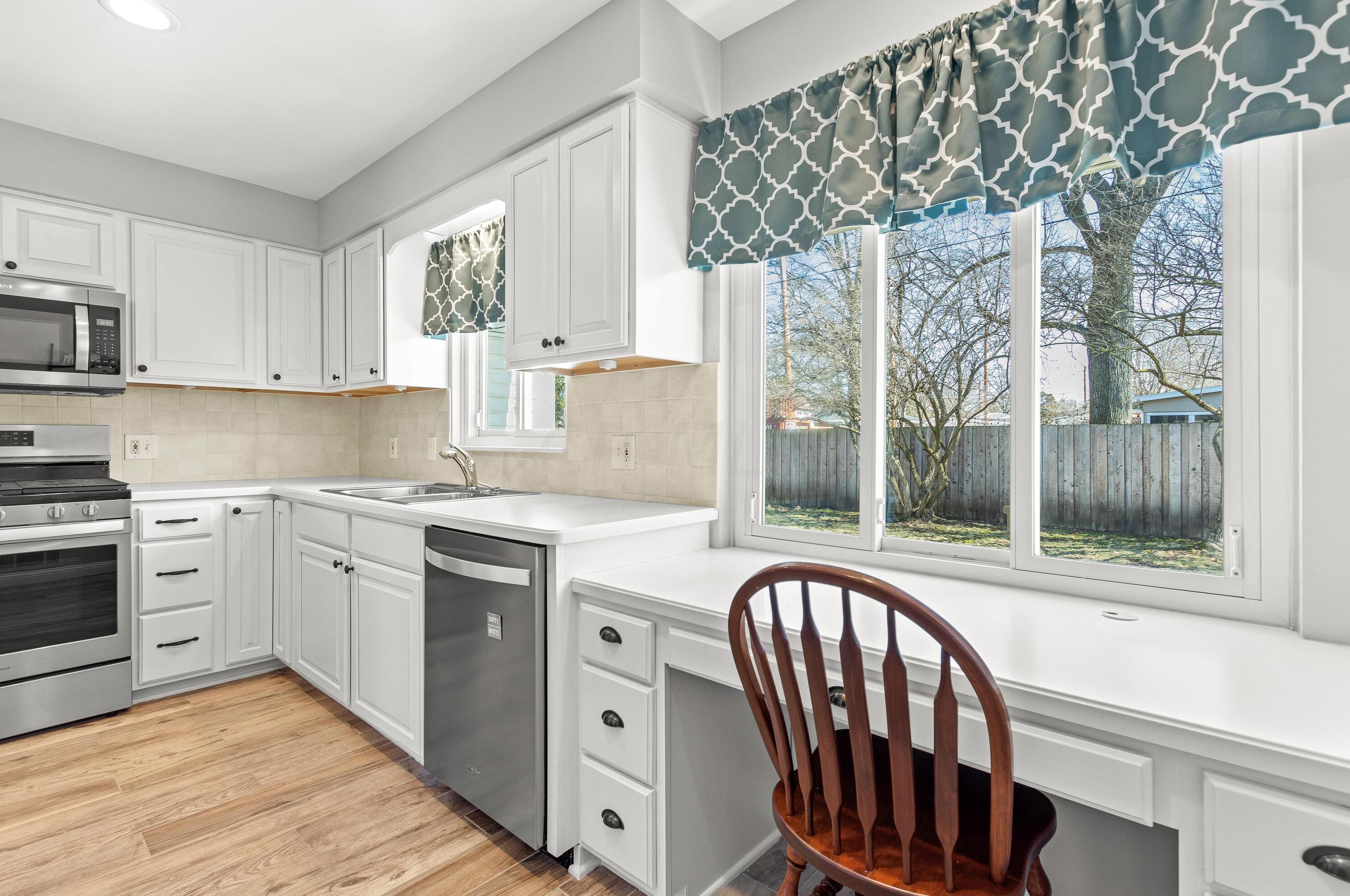 602 Cooke Rd, Columbus OH 43214-2822 exterior