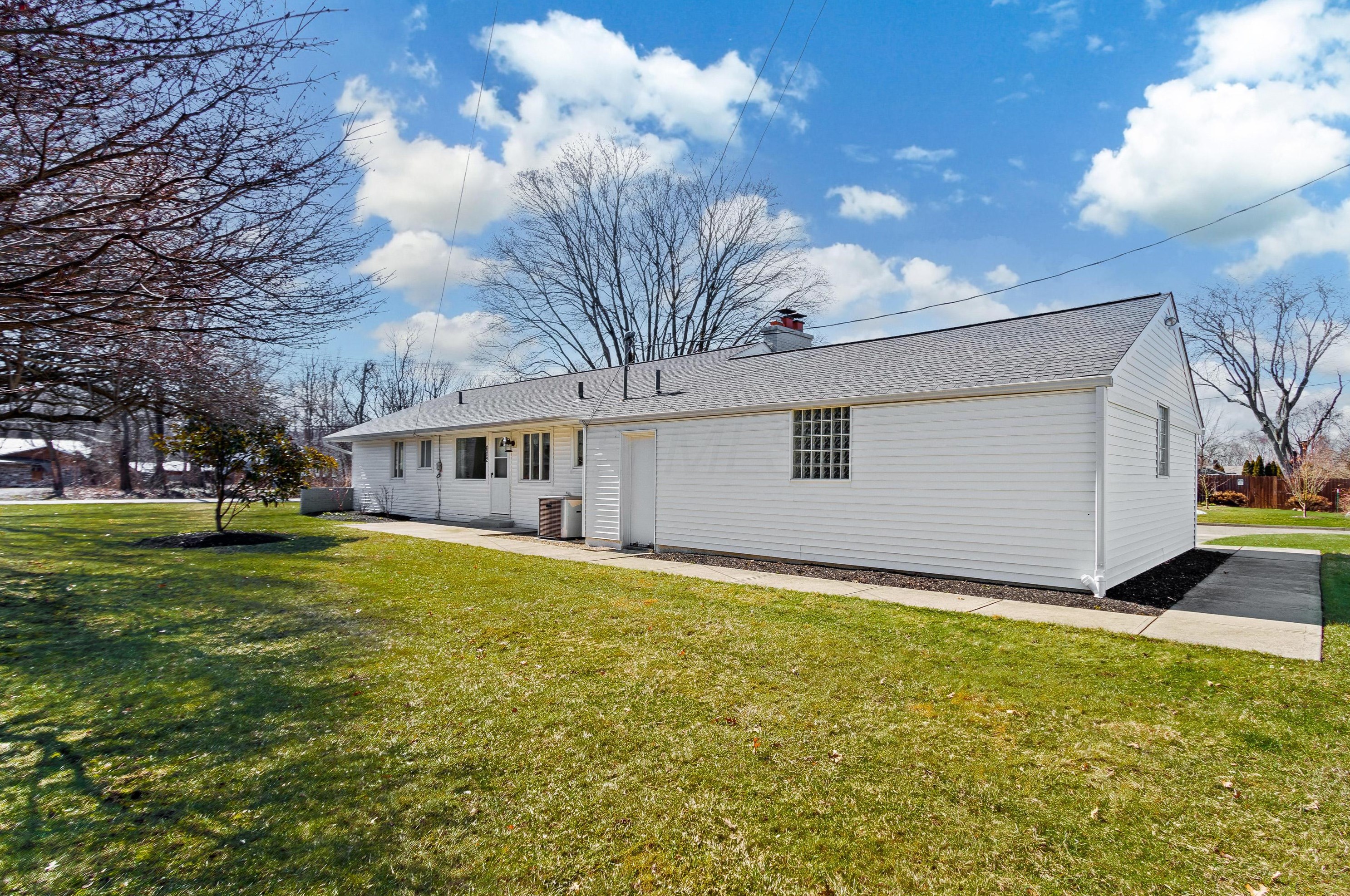 602 Cooke Rd, Columbus OH 43214-2822 exterior