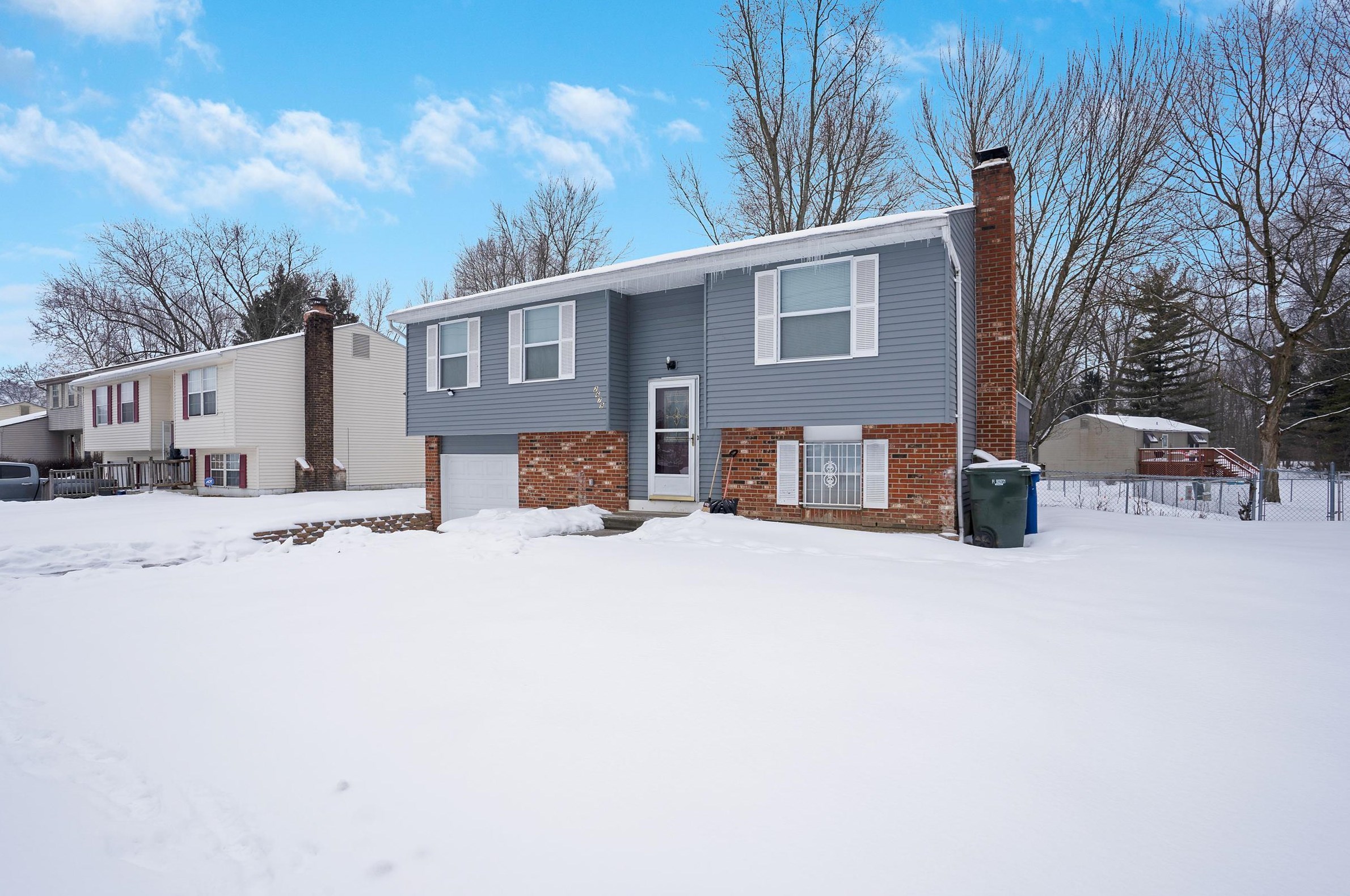 2679 Woodsedge Rd, Columbus, OH 43224-3030