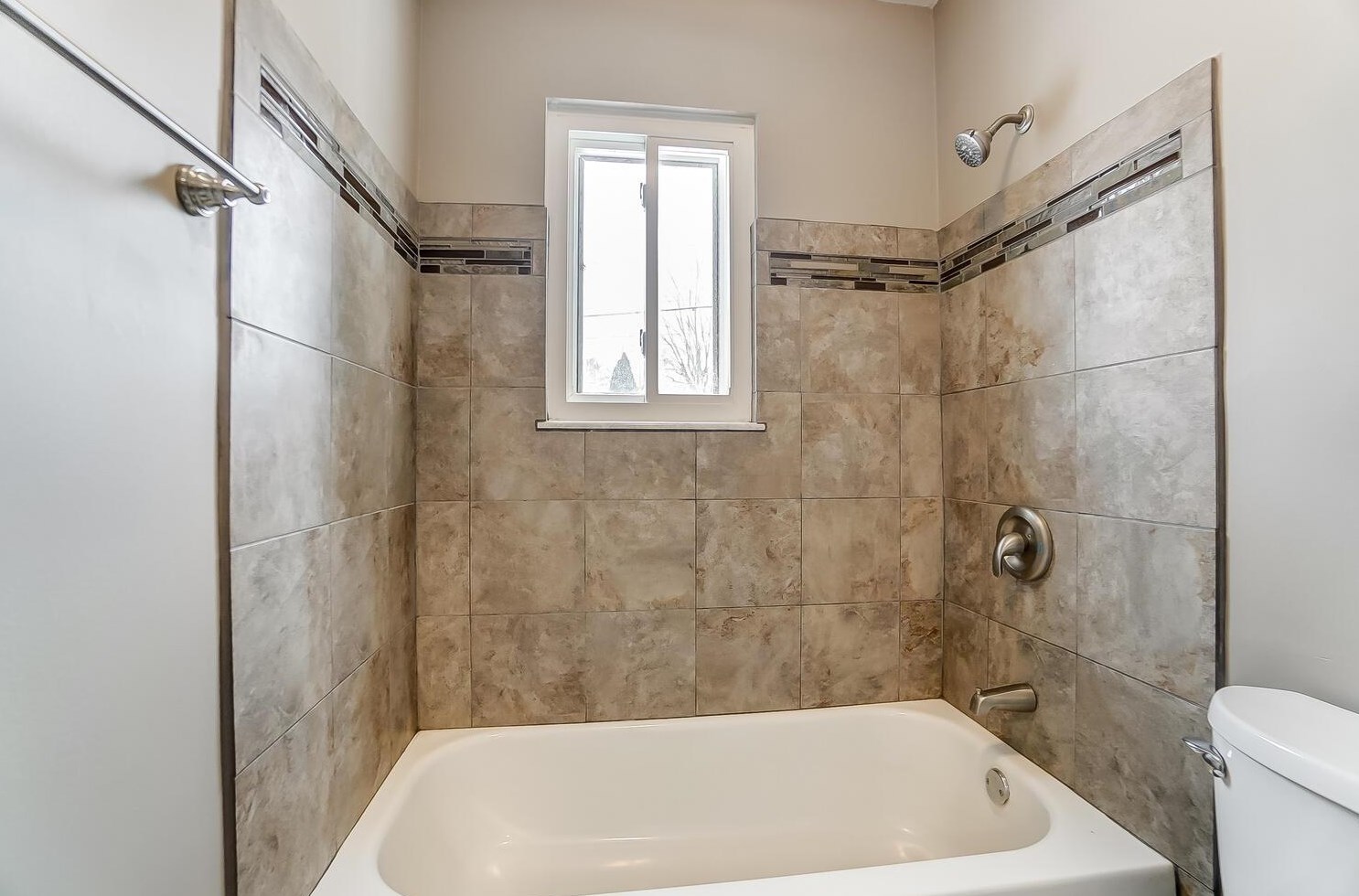 3416 Latonia Rd, Columbus OH 43232-6350 exterior