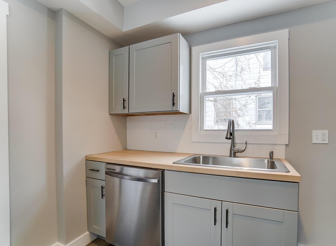 535 Catherine St, Columbus OH 43223-1966 exterior