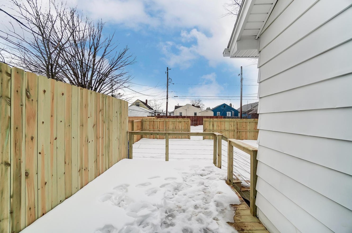 535 Catherine St, Columbus OH 43223-1966 exterior