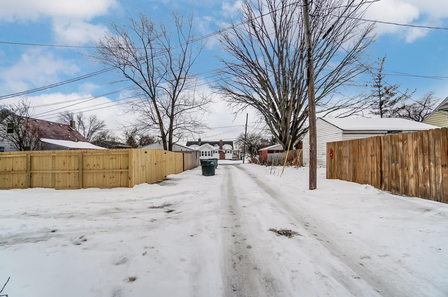 535 Catherine St, Columbus OH 43223-1966 exterior