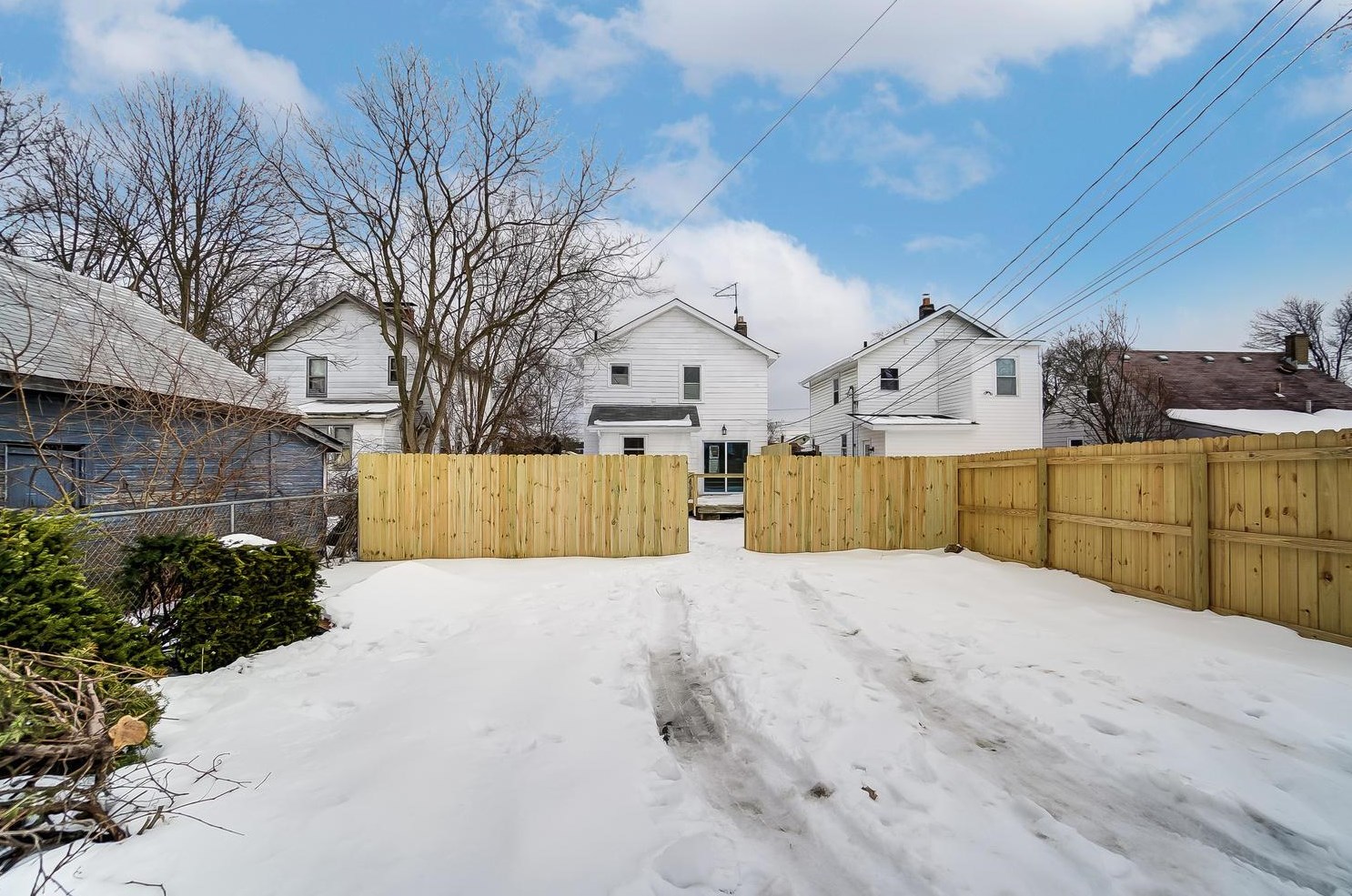 535 Catherine St, Columbus OH 43223-1966 exterior