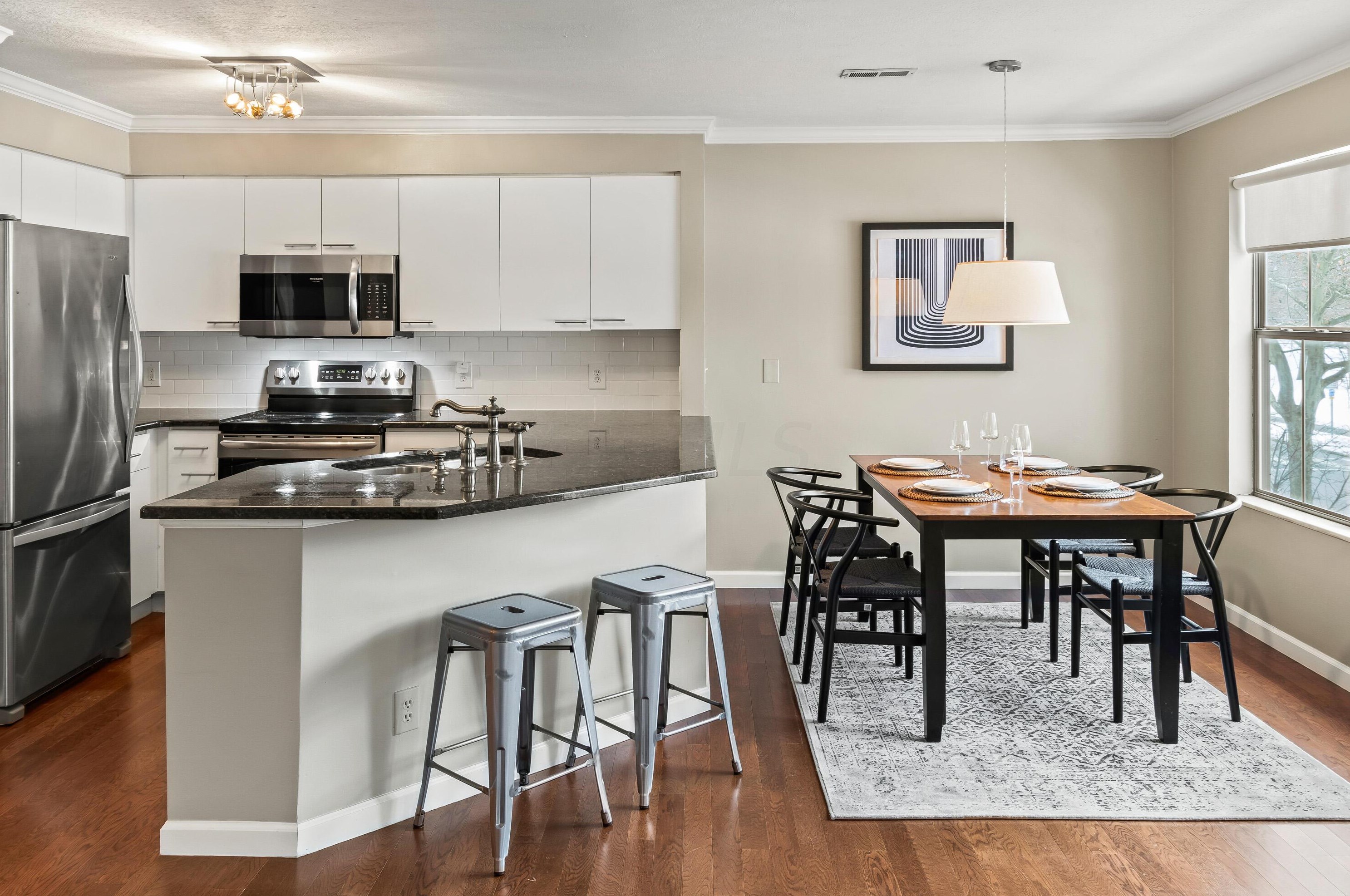 59 Victorian Gate Way, Columbus OH 43215-1675 exterior