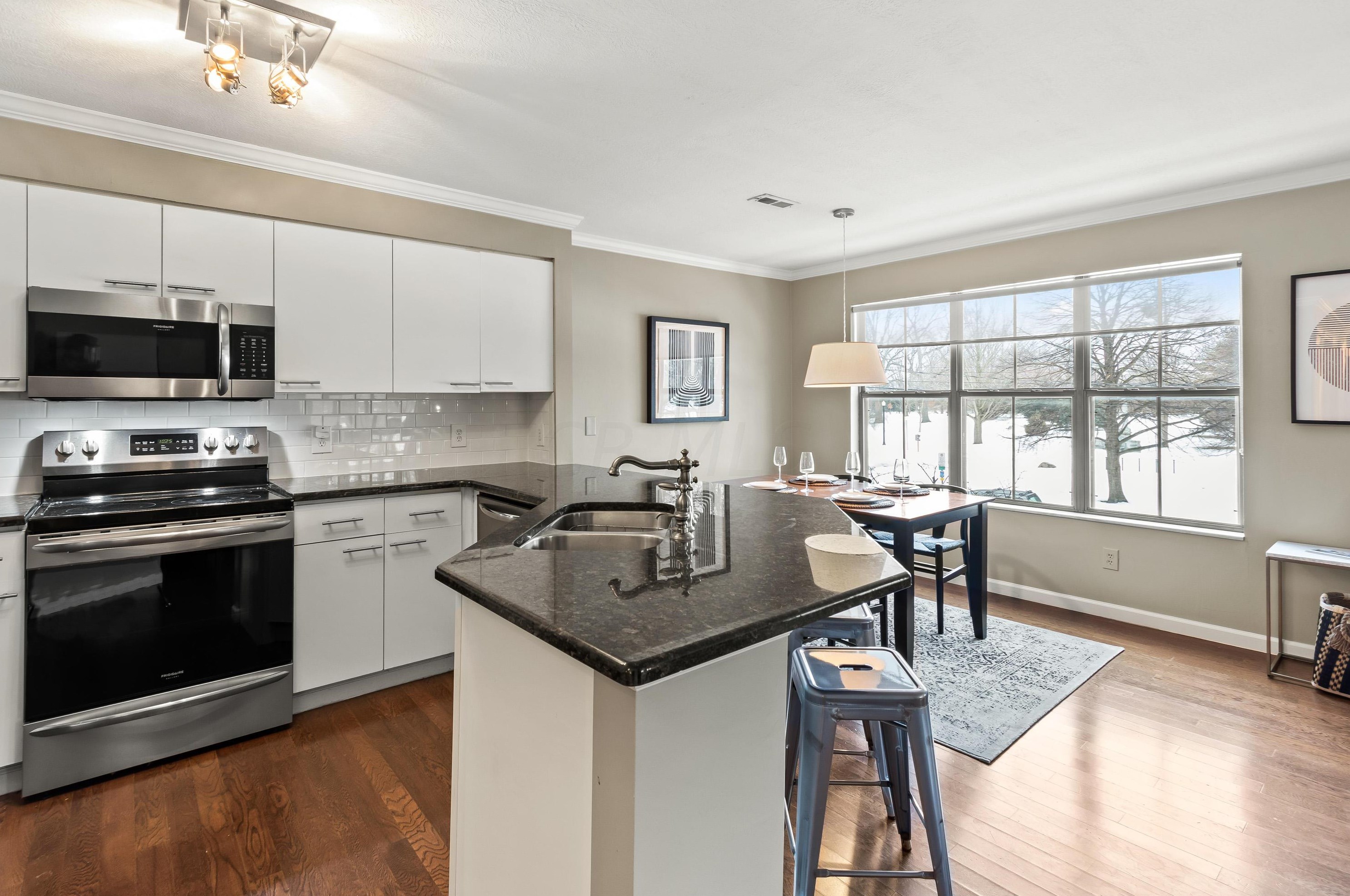 59 Victorian Gate Way, Columbus OH 43215-1675 exterior