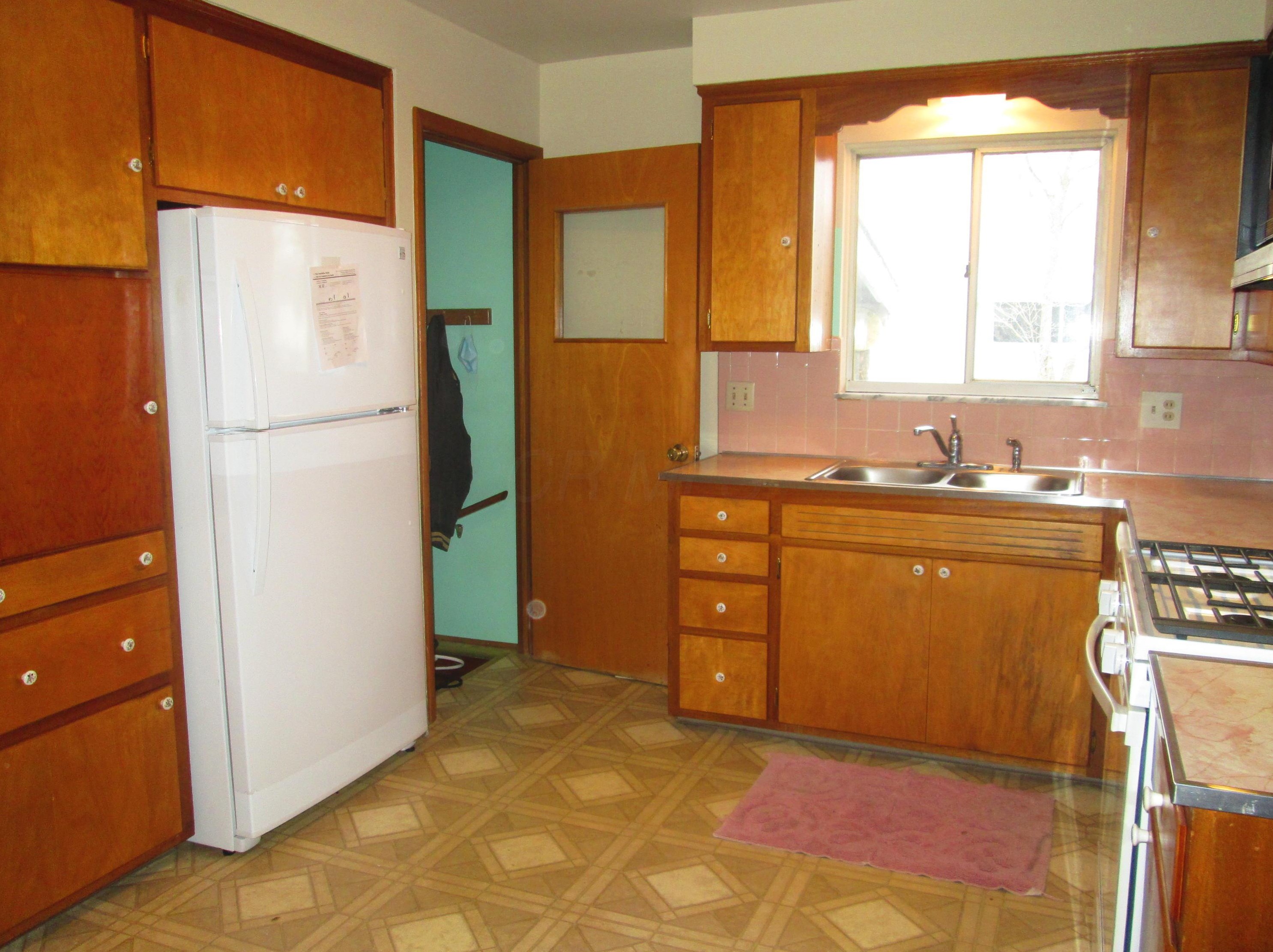 755 Bernhard Rd, Columbus OH 43213-1937 exterior