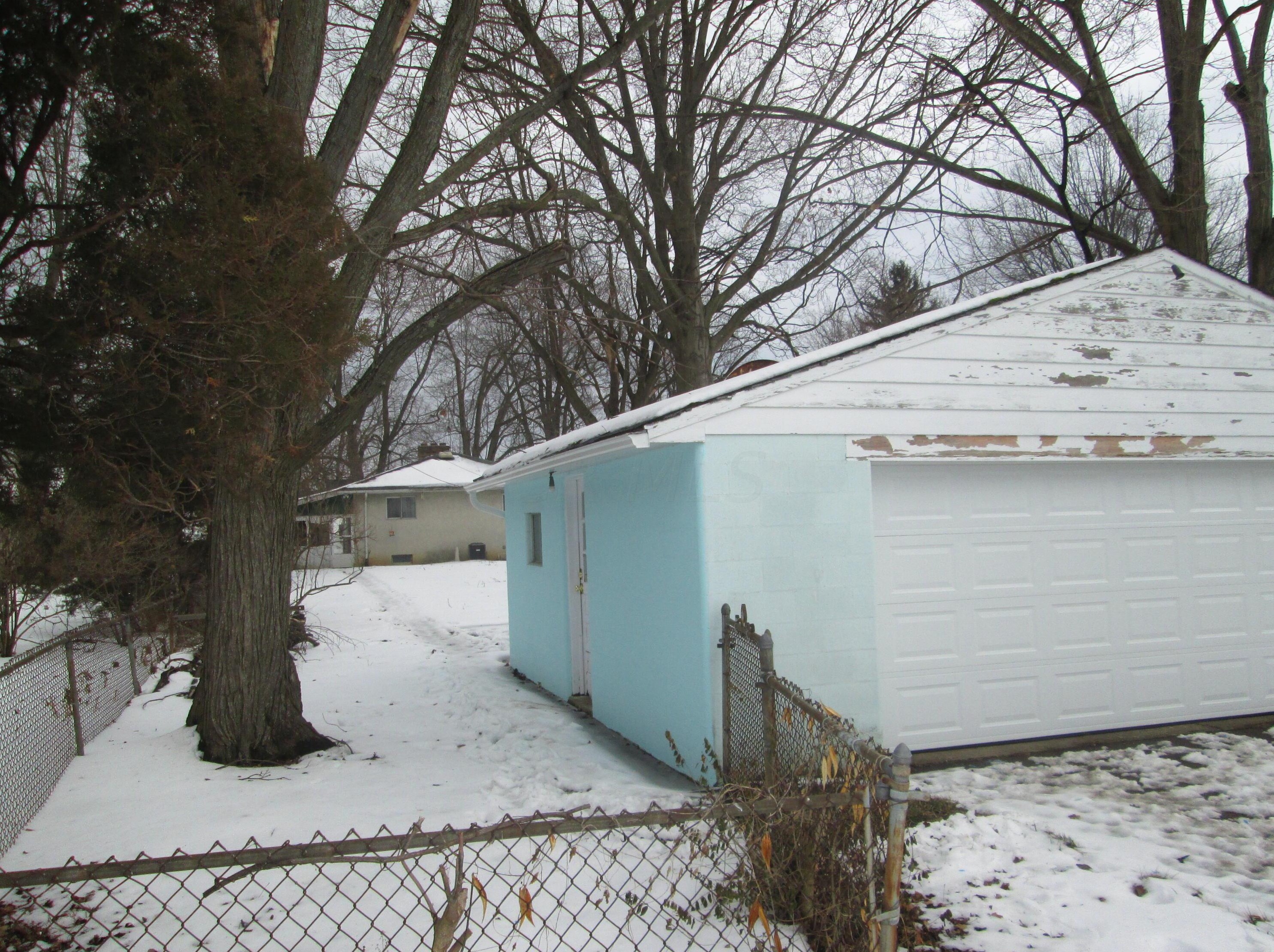 755 Bernhard Rd, Columbus OH 43213-1937 exterior