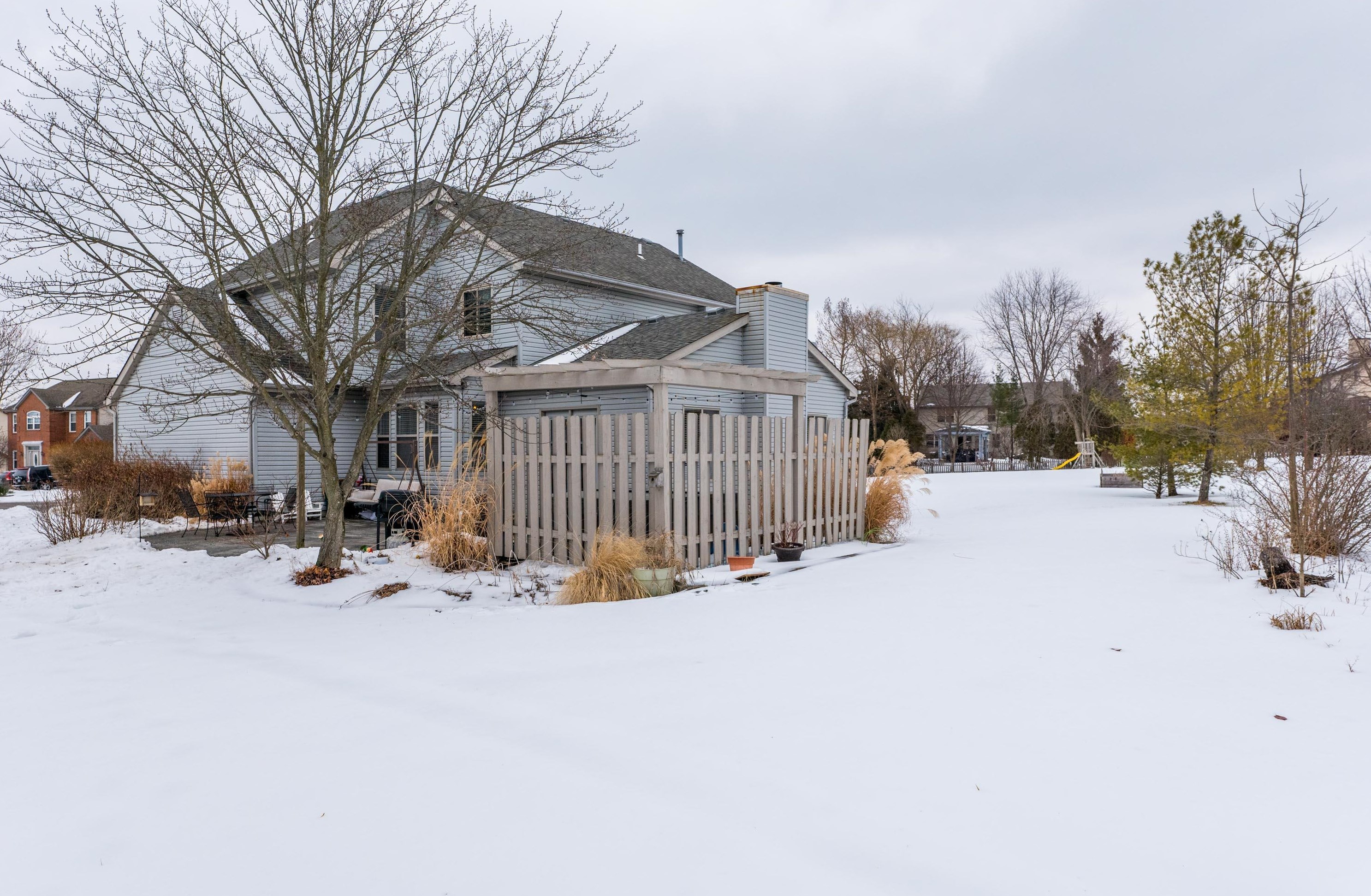 945 Leaflock Ct, Columbus OH exterior