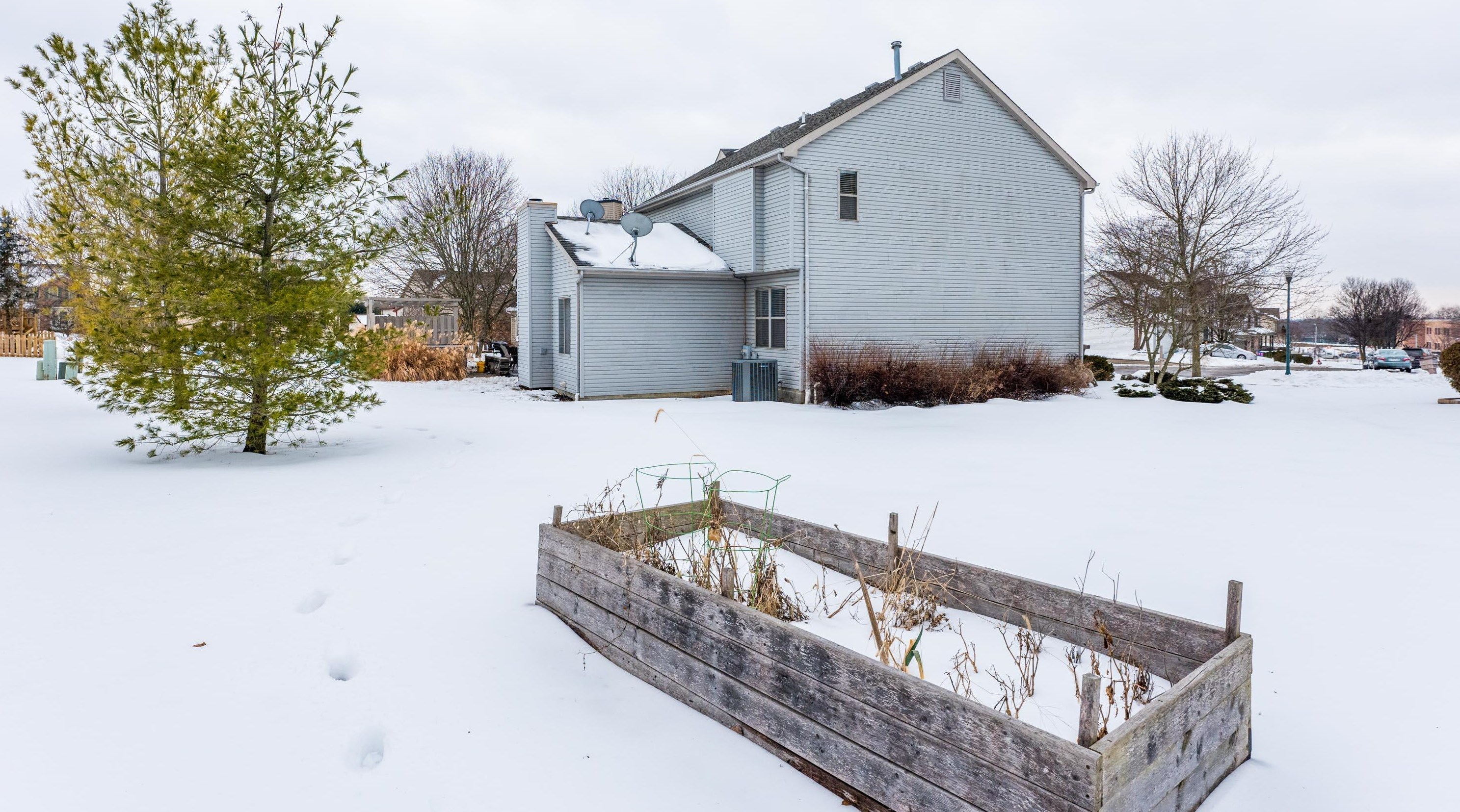 945 Leaflock Ct, Columbus OH exterior