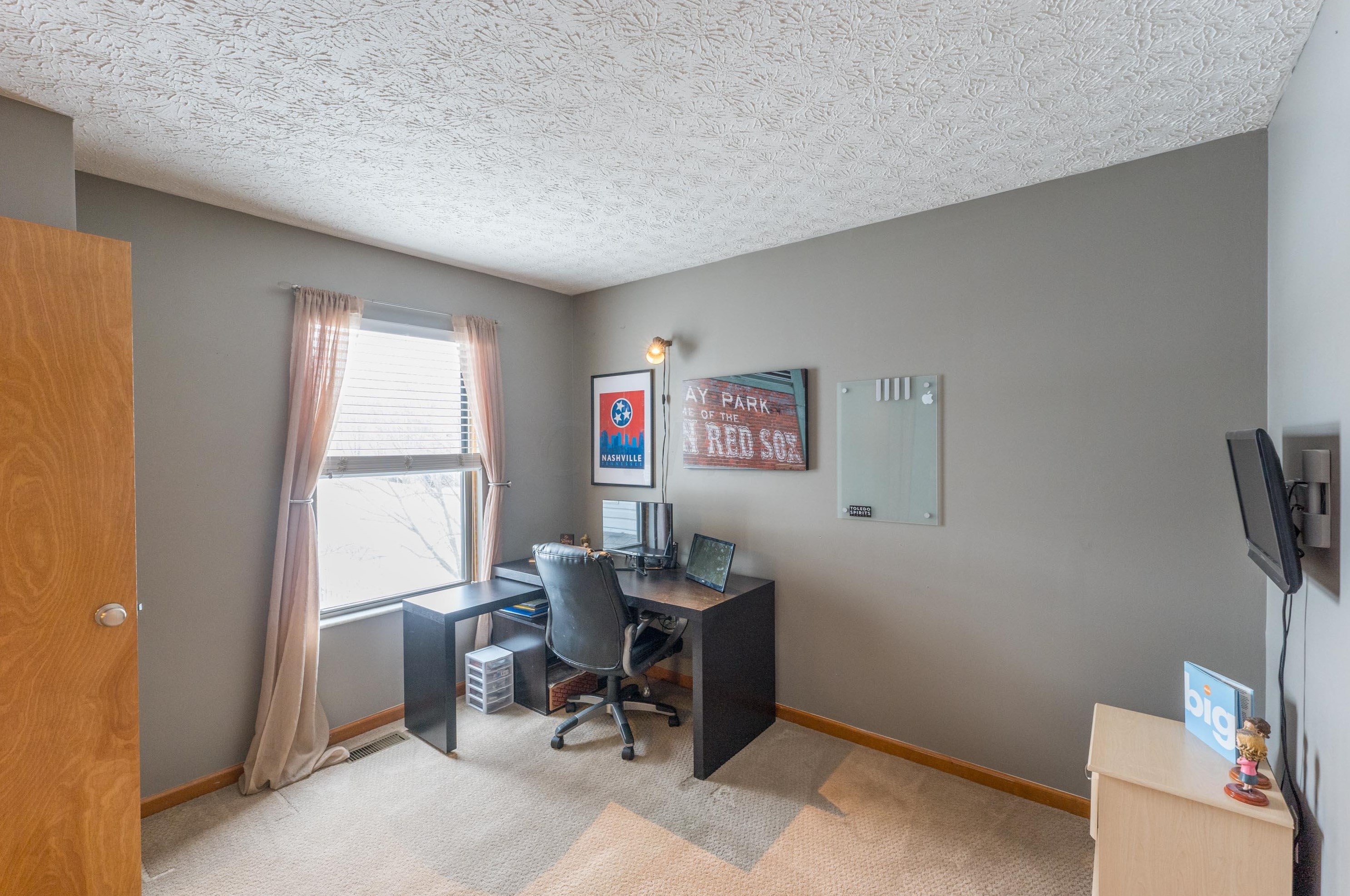 945 Leaflock Ct, Columbus OH exterior