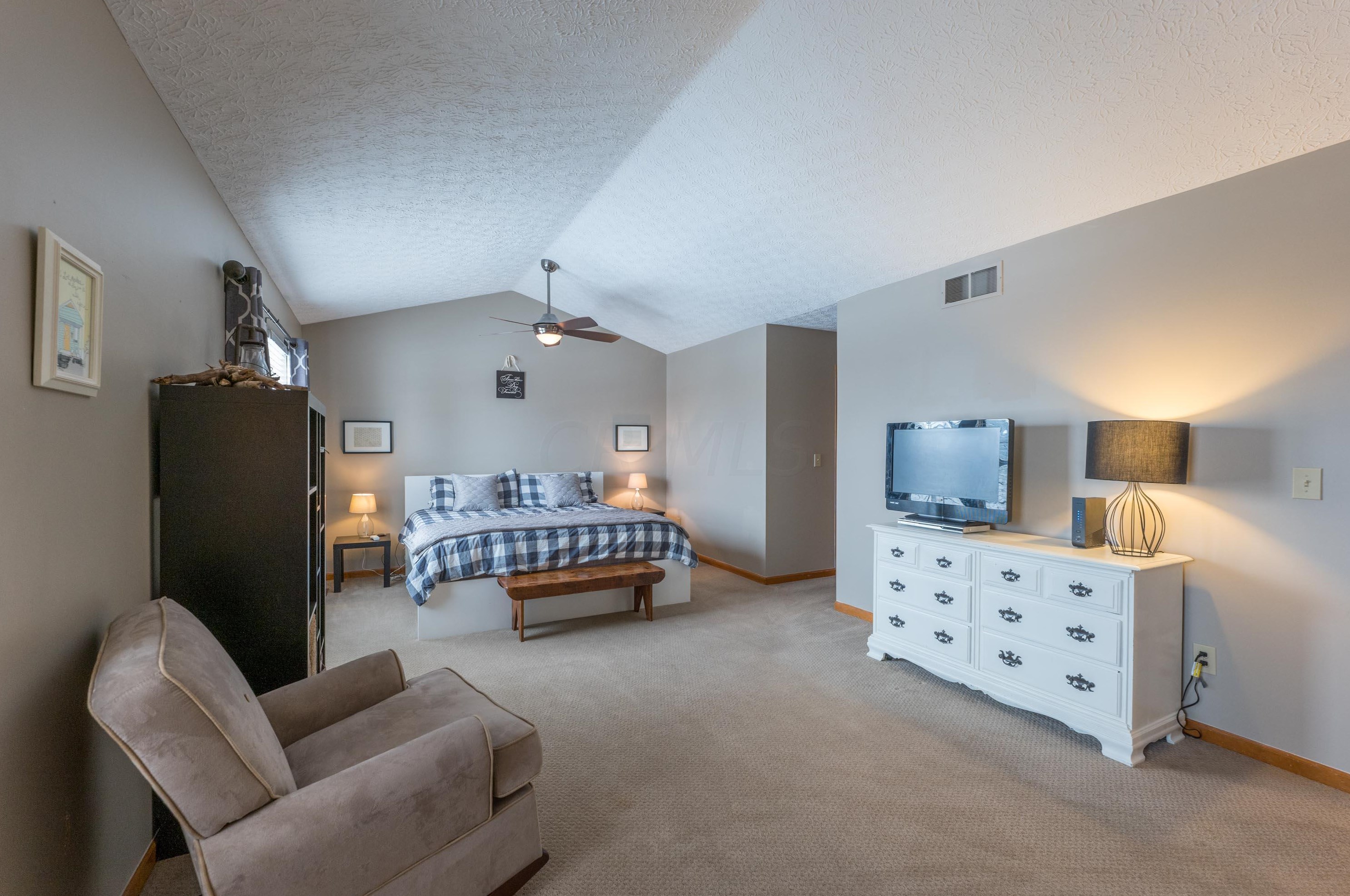 945 Leaflock Ct, Columbus OH exterior