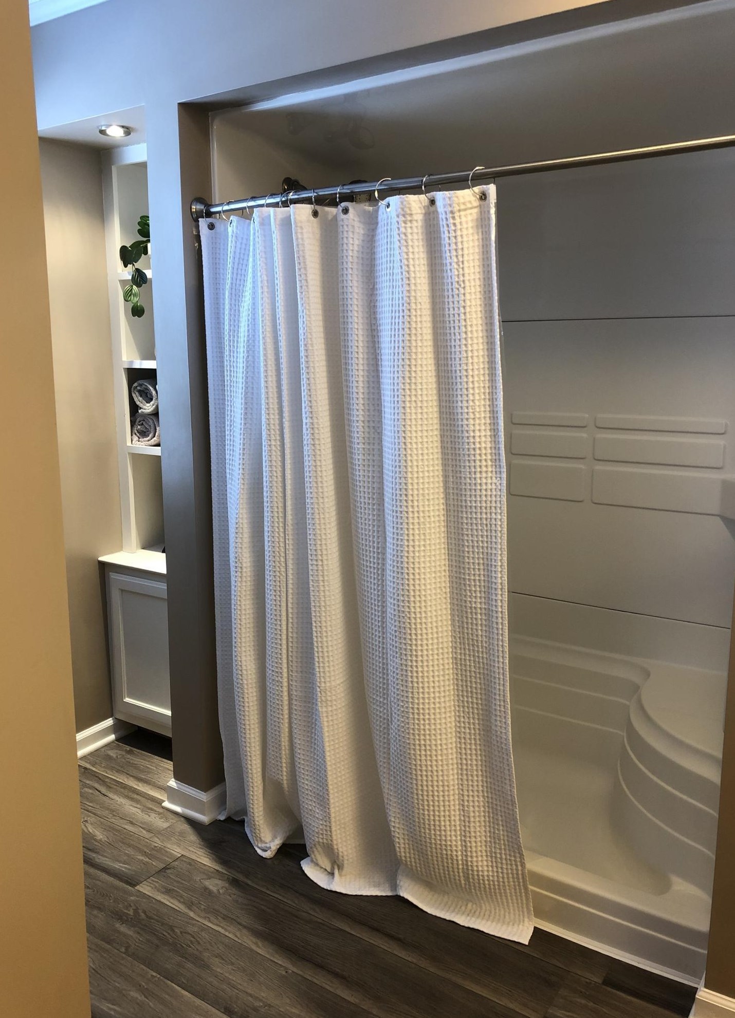 945 Leaflock Ct, Columbus OH exterior