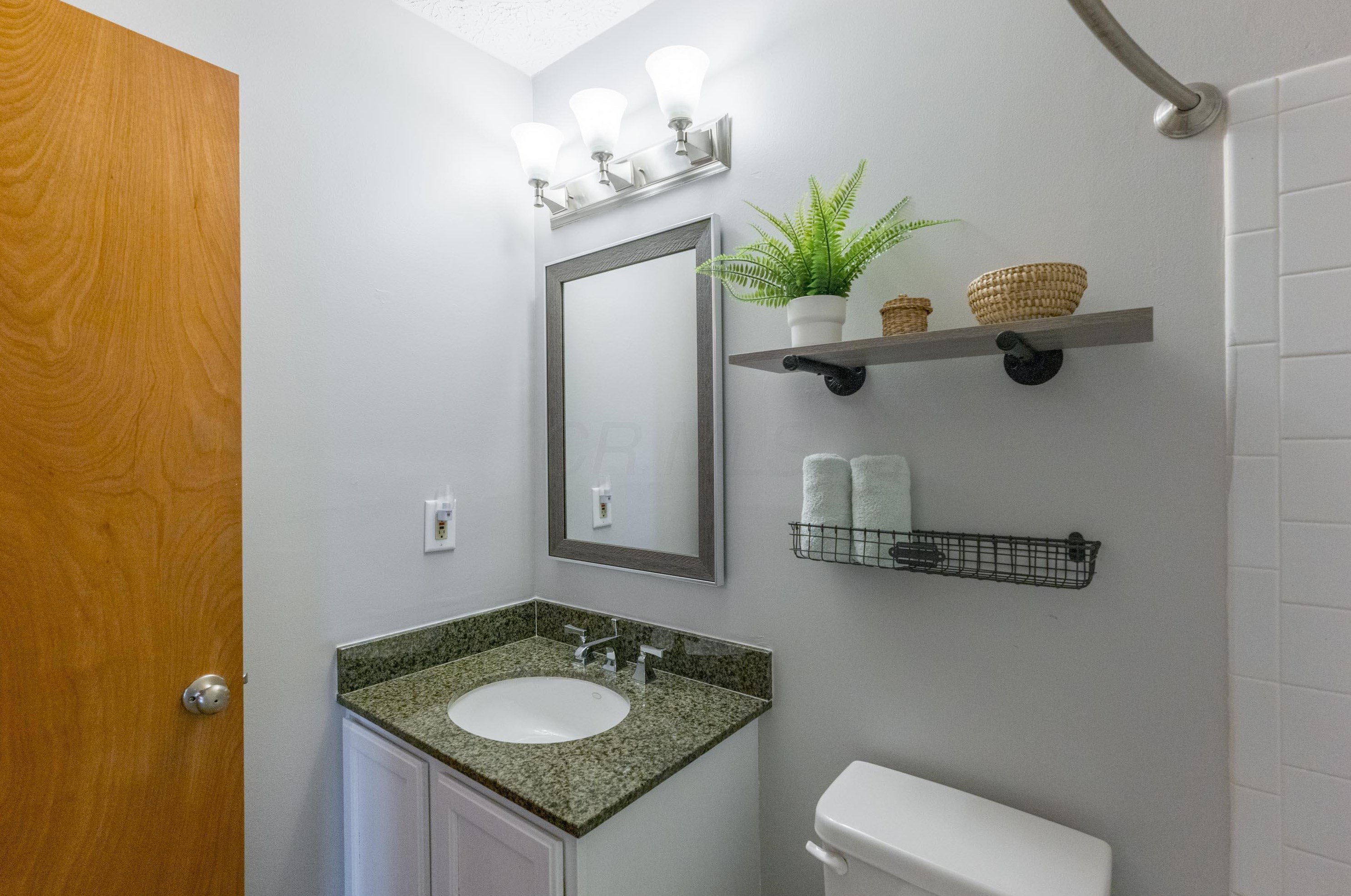 945 Leaflock Ct, Columbus OH exterior